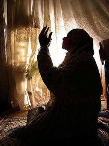 هي دعوةٌ من القلب بحرقة ولهفة فاجعلوها أيها الوالدين لنا لا علينا ، أعينونا على تعسر المطالب بدعوة في جوف الليل سراً وعلى لهج اللسان جهرا . 