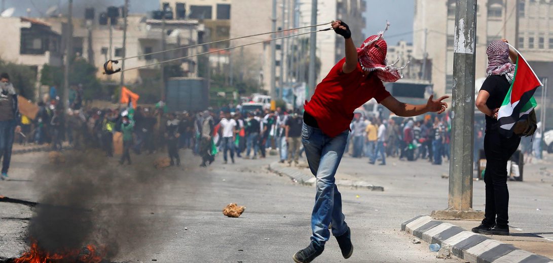 كيف نحافظ على ثقافتنا وظهرنا مفتوح لقنوات المجون والتخدير الأخلاقي وتغيير السلوك الفكري والمقاوم، بالتزامن مع تغييب دور المساجد والموعظة الحسنة ودور القرآن الكريم الدينية