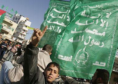 خلص استطلاع الرأي العام في الضفة، إلى تفوق شعبية حماس في الضفة عن غيرها من الفصائل، رغم ما تتعرض له حماس من حملة من التضييق والتشويه والمحاربة