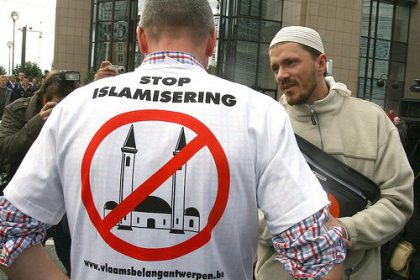 كما شملت موجة العنف العنصرية تلك المساجد ومصالح أخرى تخص المسلمين في كل من هولندا والسويد وألمانيا، بما في ذلك الاعتداء بالضرب على أي شخص "يشبه" العرب المغاربة في باريس