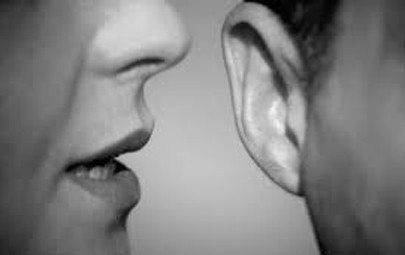 من أسباب تنامي هذه الظاهرة التبرير الدائم من قبل من يمارس هذه الرذيلة بحجة أن المصلحة تتطلب ذلك، ونحن حريصون على المؤسسة وما شابه.